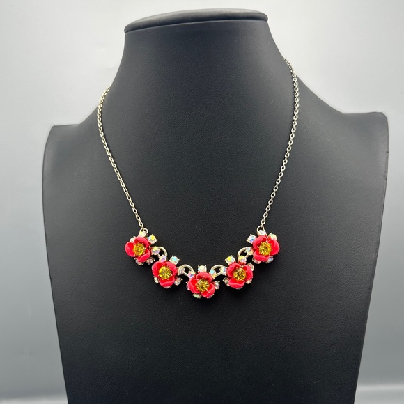 Betsey Johnson Jewelry - Betsy Johnson Necklace with flowers